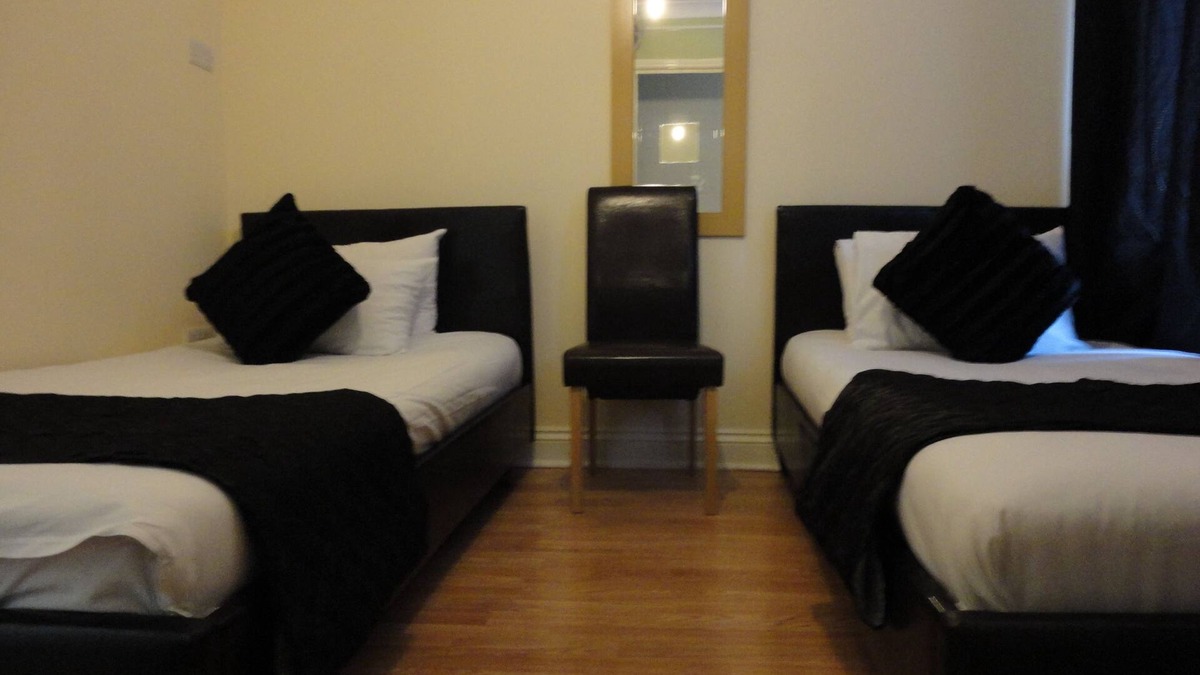 Bow Hotel | City View Hotel Roman Road Market