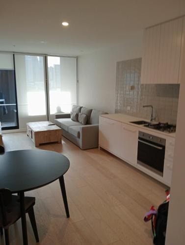 South Melbourne Apartment | City views South Melbourne