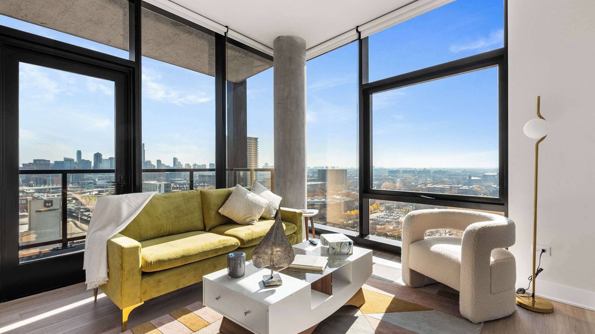 West Loop Apartment | City Views + Walk to Dining, Ideal for All