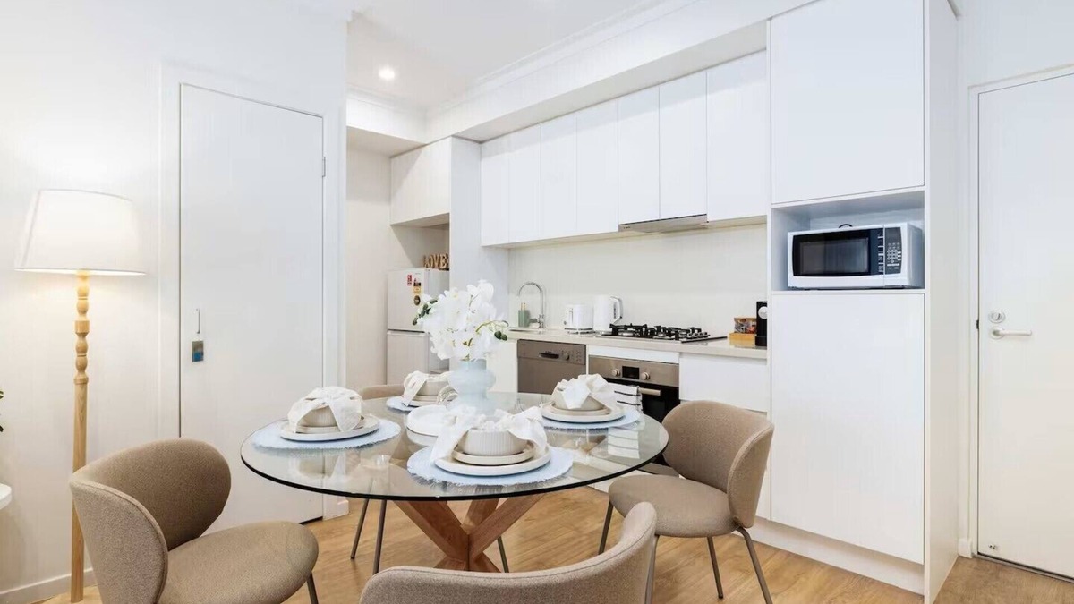 West End Apartment | Cityside Cozy 1BR | Near Southbank & City Centre