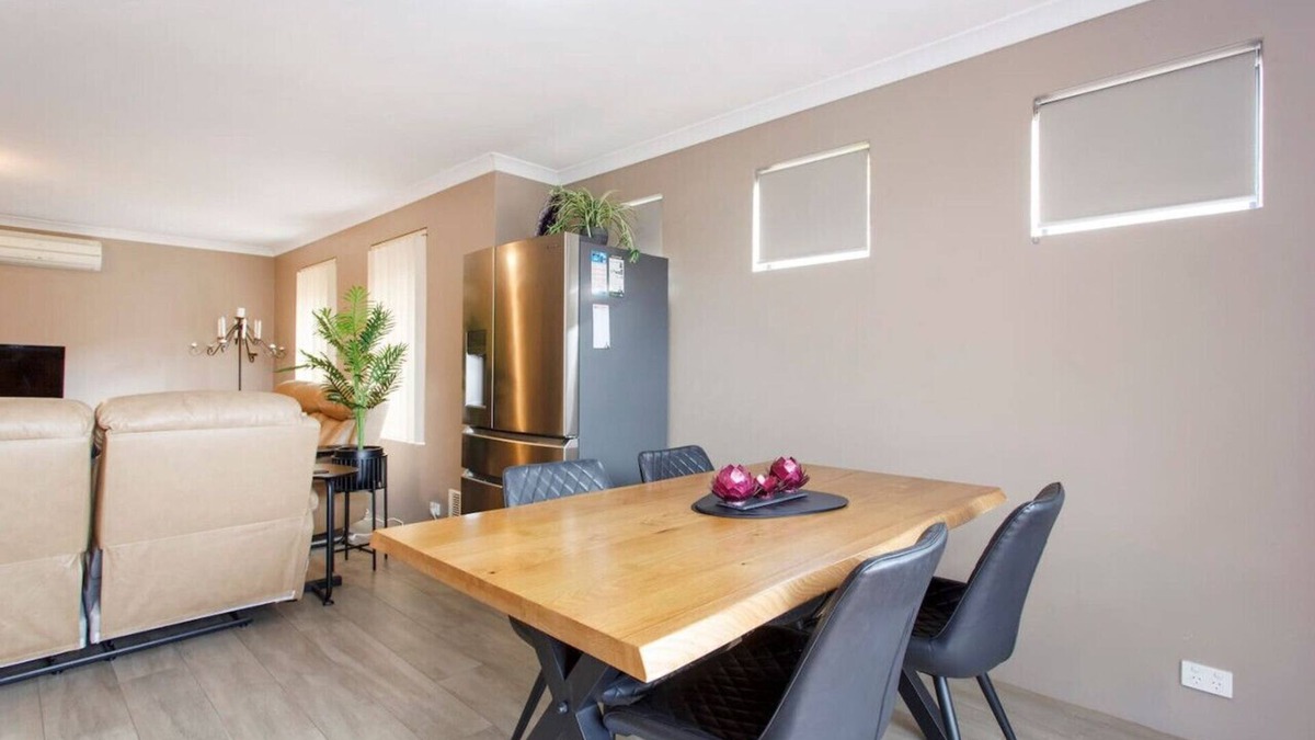 Cannington Villa | Civic Garden Villa close to Westfield Shopping Centre