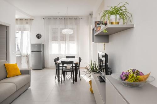 Sud-Ovest Apartment | Civico40 Luminoso appartamento con balconi e garage privato