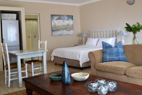 Salt Rock Apartment | Claire's Deluxe Studio Apartment - SOLAR