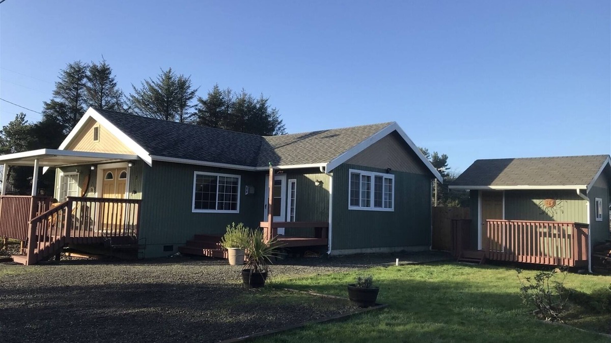 Oyehut-Hogans Corner House | Clam Xing- Just blocks to the beach