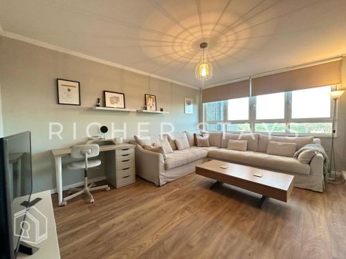 Vassall Apartment | Clapham Road 2BR Duplex Flat, Balcony