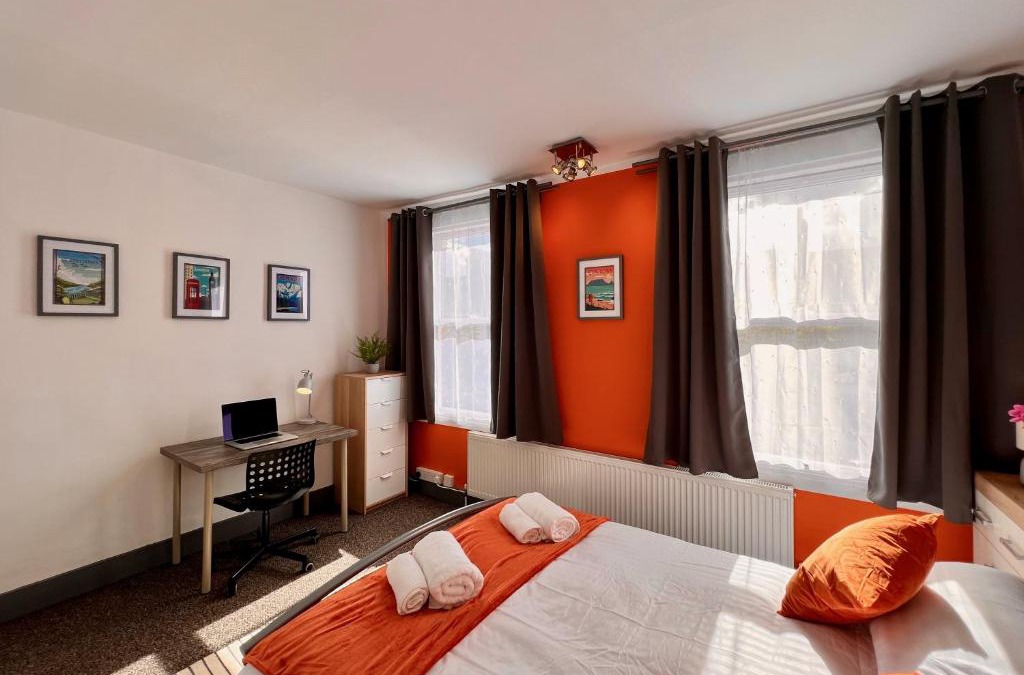 Higham Hill House | Clarence House 3 Bedrooms 8min to Station E17 North East London