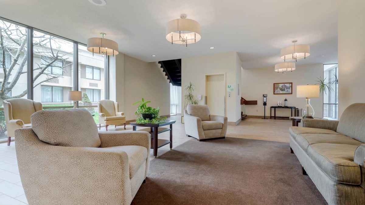 Elmira Hotel | Clarion Inn Elmira-Horseheads