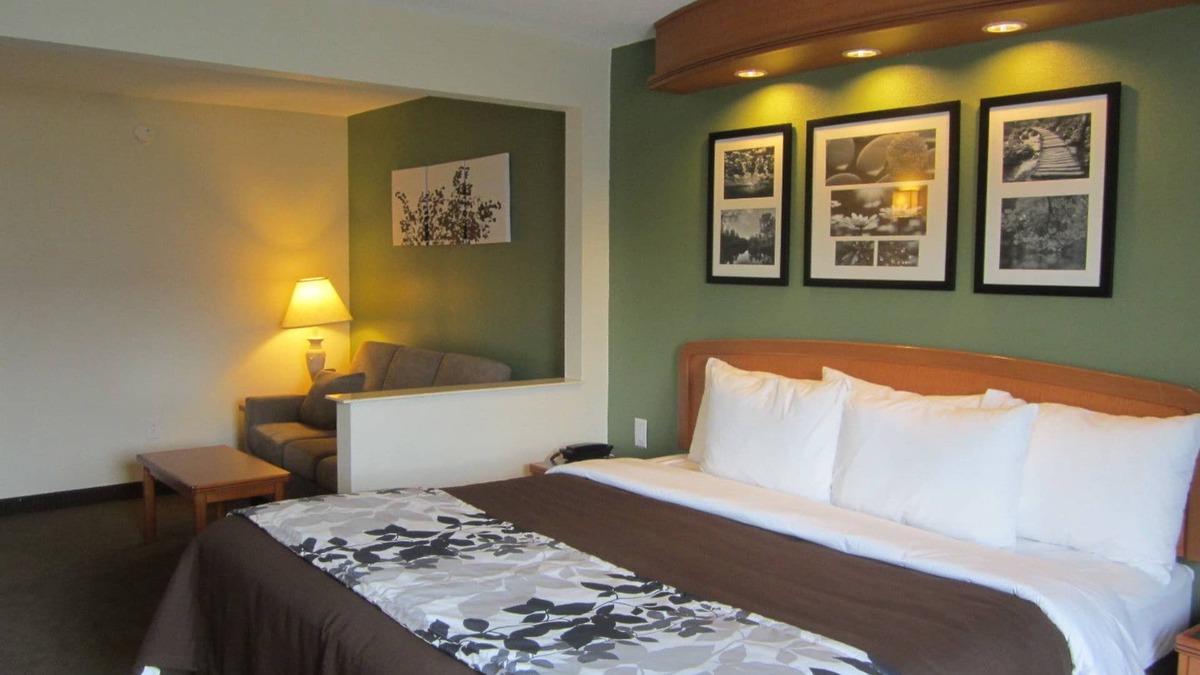 Albemarle Hotel | Clarion Pointe Albemarle