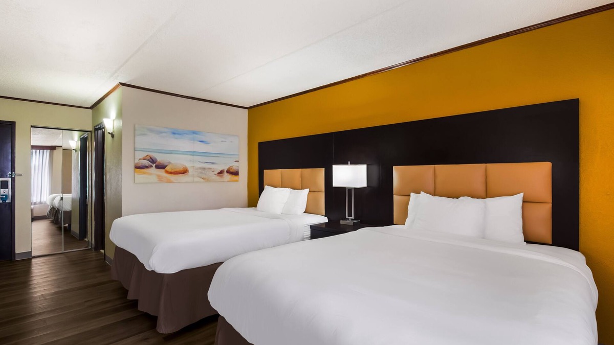 Lake Jackson Hotel | Clarion Pointe Lake Jackson - Clute