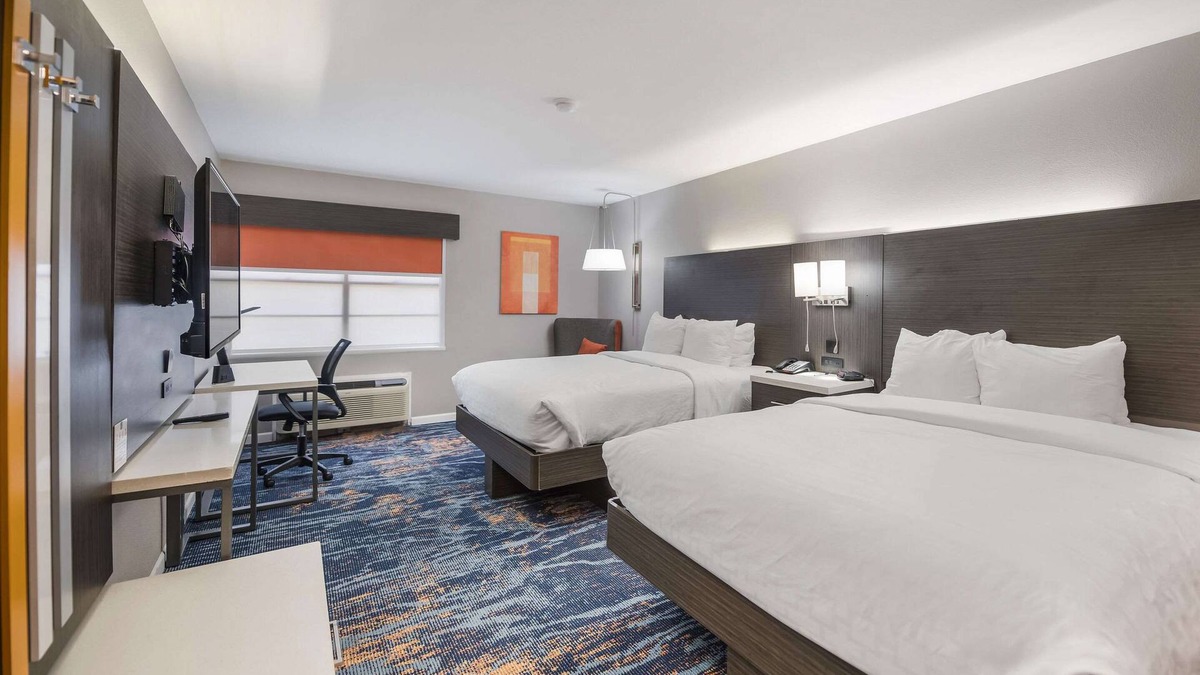 Marshall Hotel | Clarion Pointe Marshall