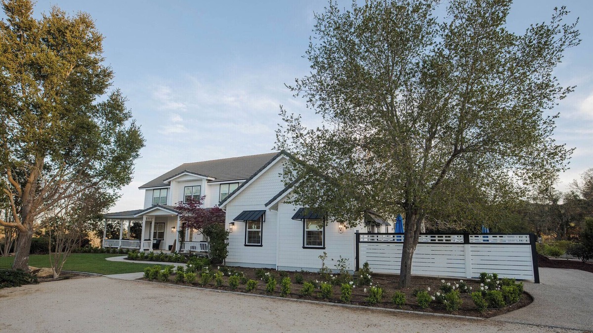 Templeton Apartment | Clark House One Bedroom Apartment is the perfect spot for a wine getaway for two!