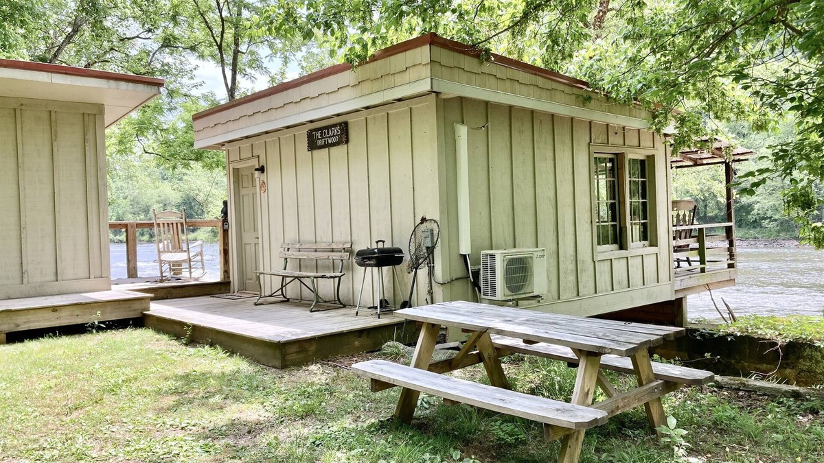 Weaverville Cottage | Clarks Driftwood- Glamp @ the River 15 min to town