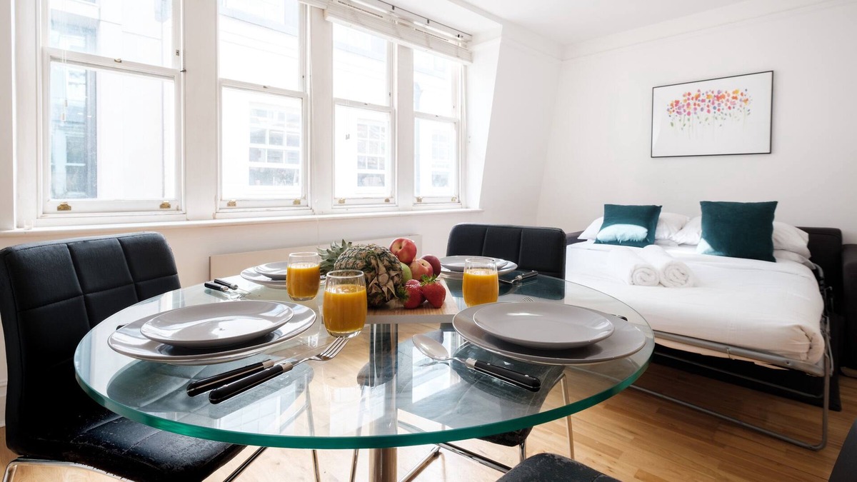 The City of London Apartment | Classic 1 Bedroom in the Heart of Holborn London