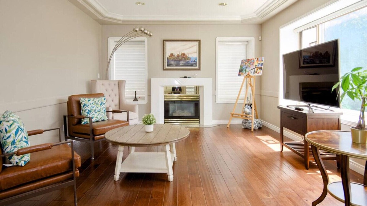 Arbutus Ridge House | Classic and Cozy House with Air Conditioning
