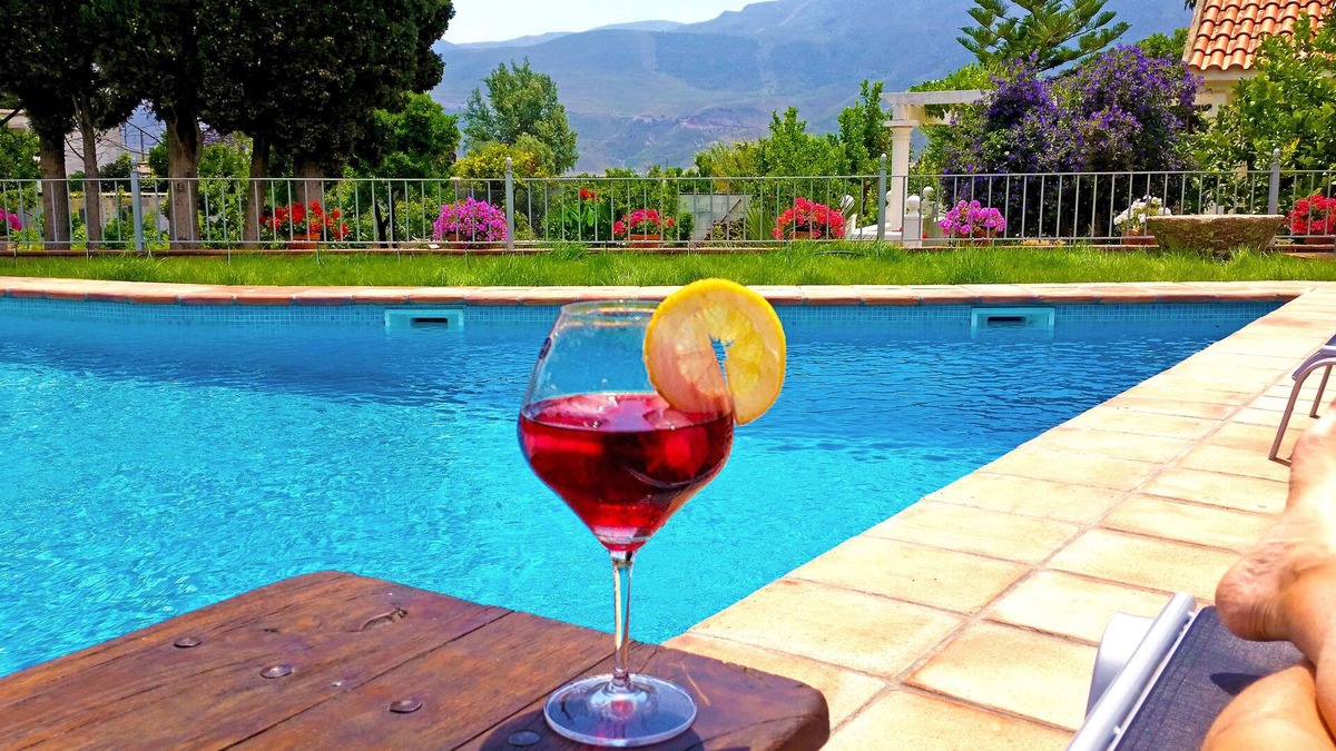 Orgiva Villa | CLASSIC ANDALUSIAN VILLA, SURROUNDED BY ORANGE TREES, FOUNTAINS. PRIVATE POOL.