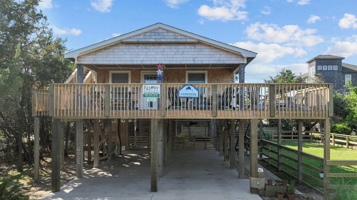 Hatteras Island House | Classic Beach Home, Short Walk to Beach, Crow's Nest, Covered Decks.