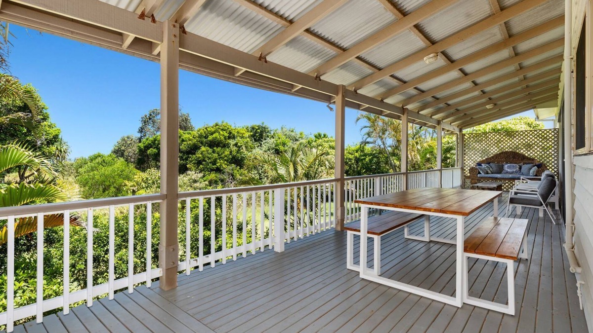 Pottsville House | Classic Beach House on Surfside - Pet Friendly