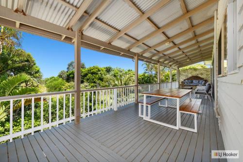 Pottsville House | Classic Beach House on Surfside - Pet Friendly