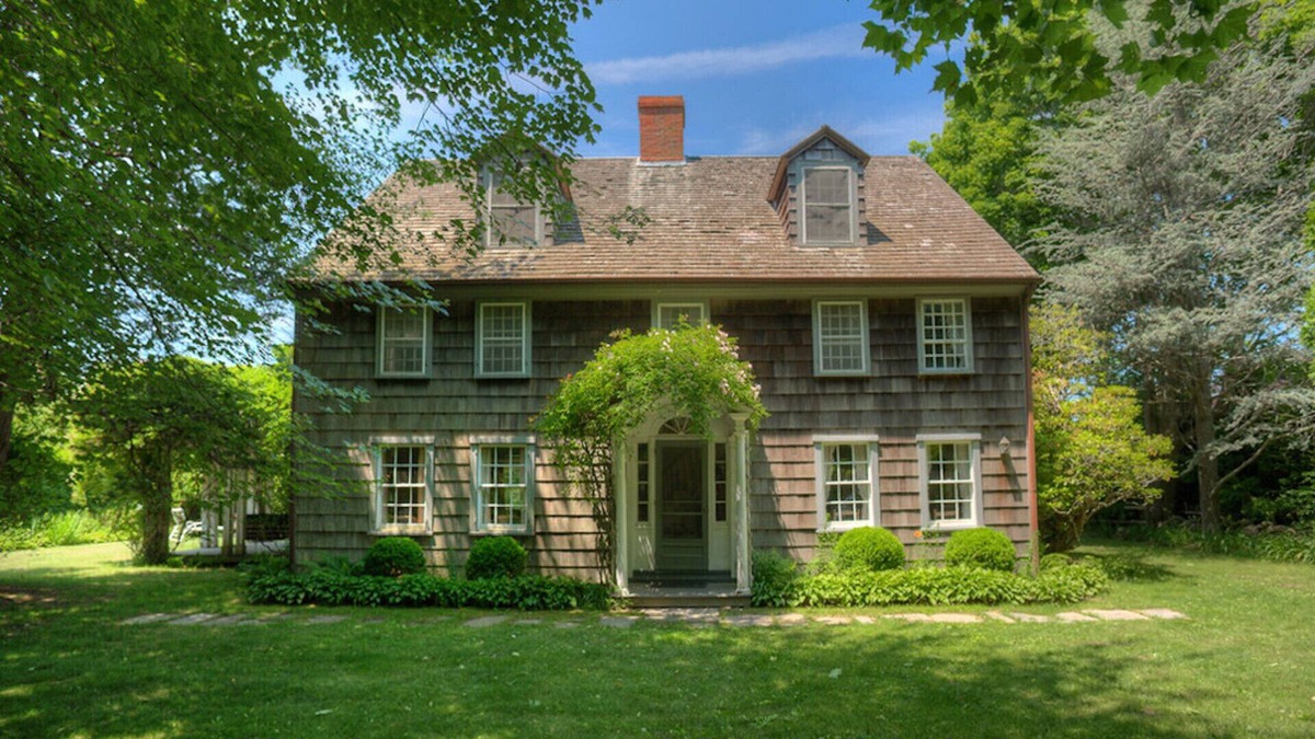 Sagaponack House | Classic Bridgehampton Farmhouse, ⅓ Mile to the Ocean in Sagaponack