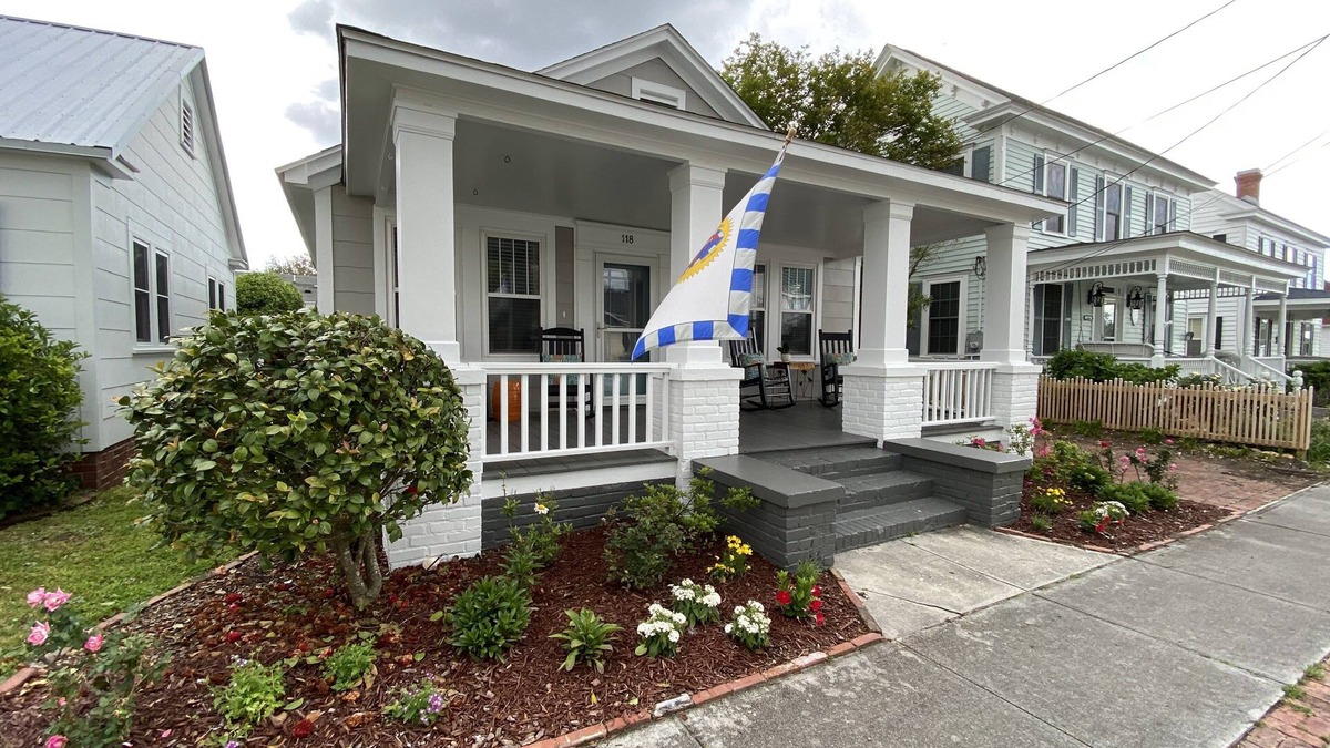 Morehead City House | Classic bungalow with water views, dog friendly & 3 block walk downtown