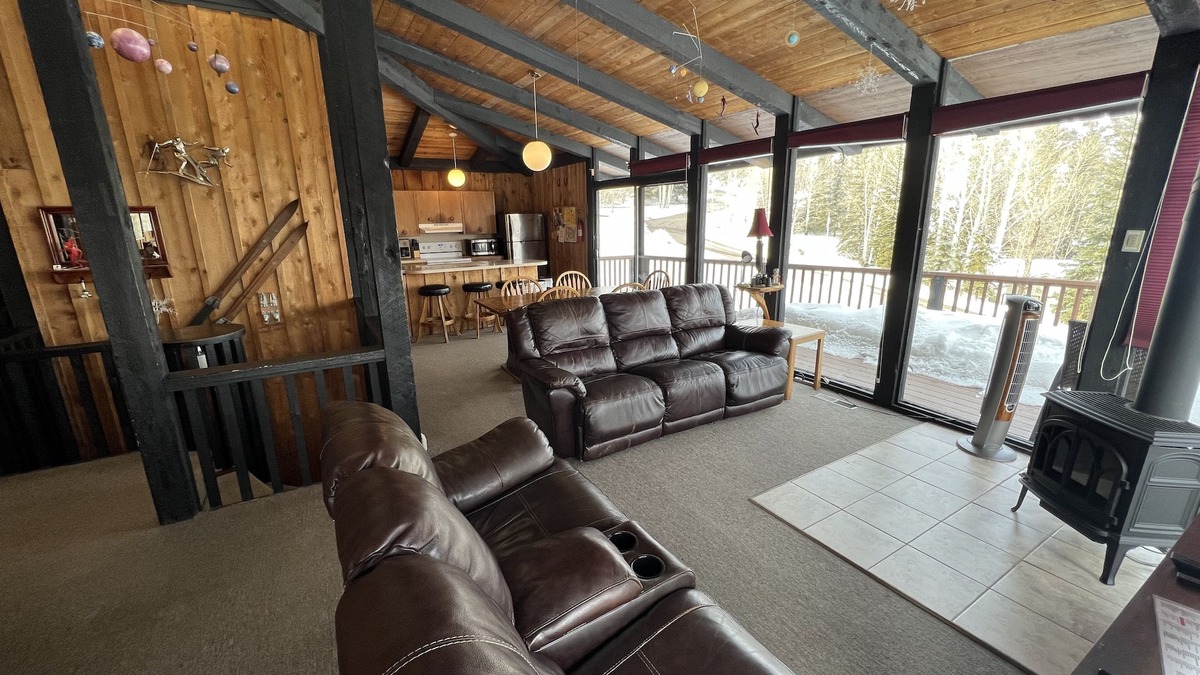 Snowmass Village Ski Chalet | Classic Chalet on free shuttle route-fireplace, hot tub and sauna.nn5 Bedrooms