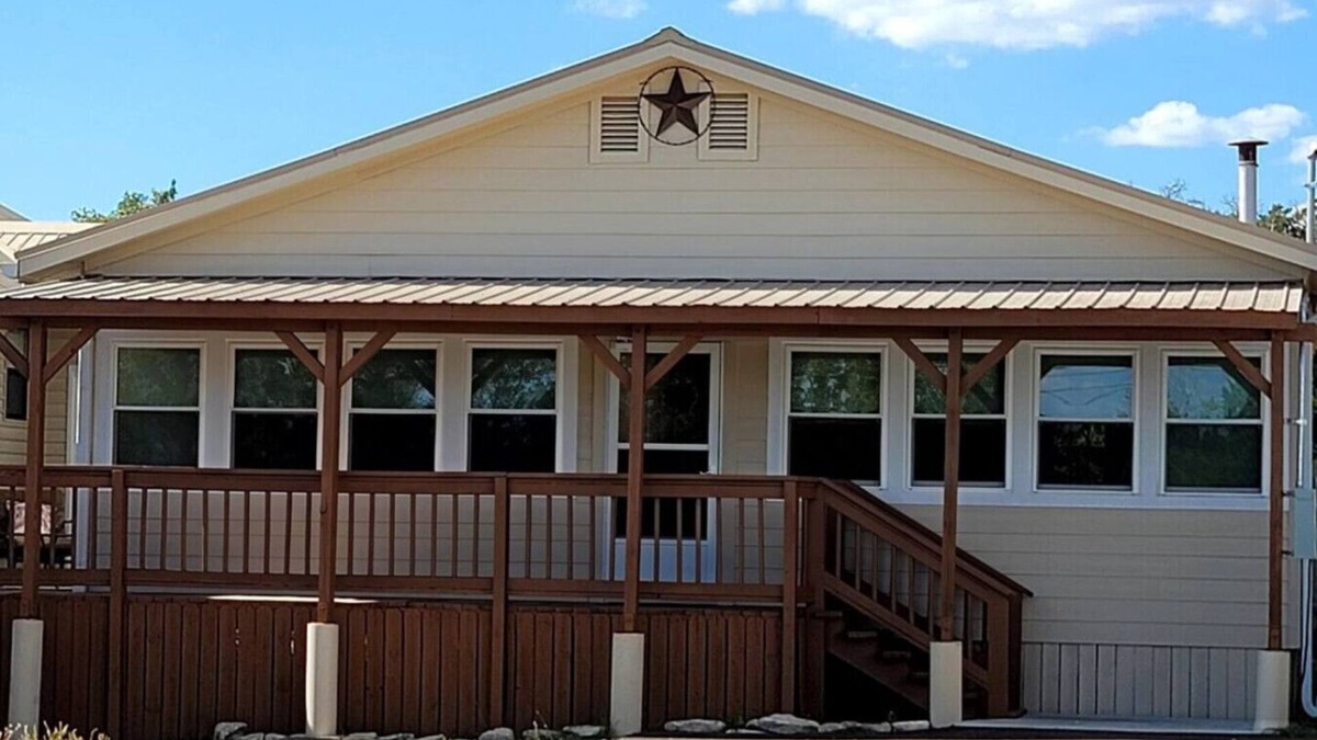 Canyon Lake Cottage | Classic Charm Close To Lake