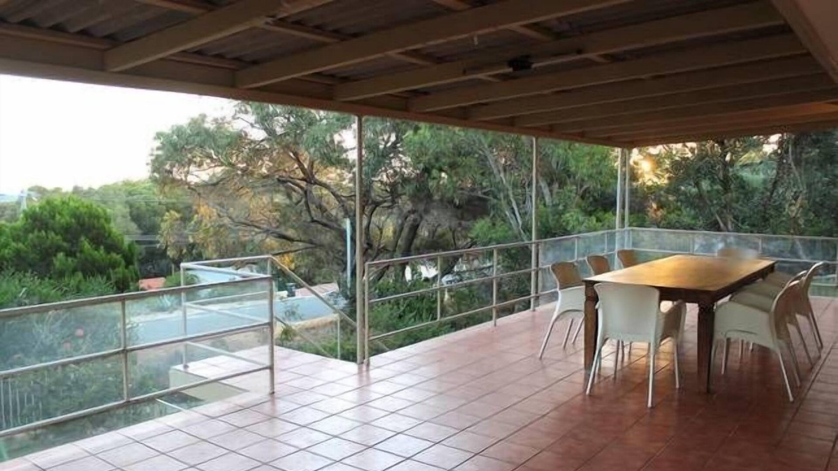 Guilderton House | Classic Coastal Getaway - Moore River/ Guilderton