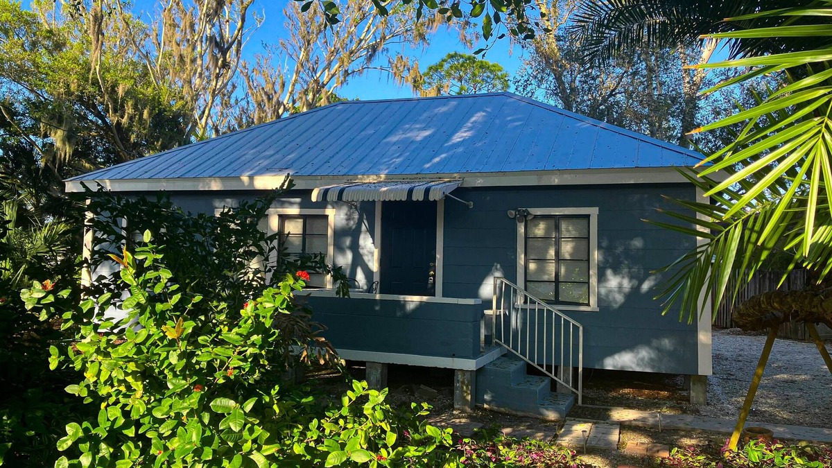 Bonita Springs Cottage | Classic dog-friendly cottage with kitchen, washer/dryer, & central AC