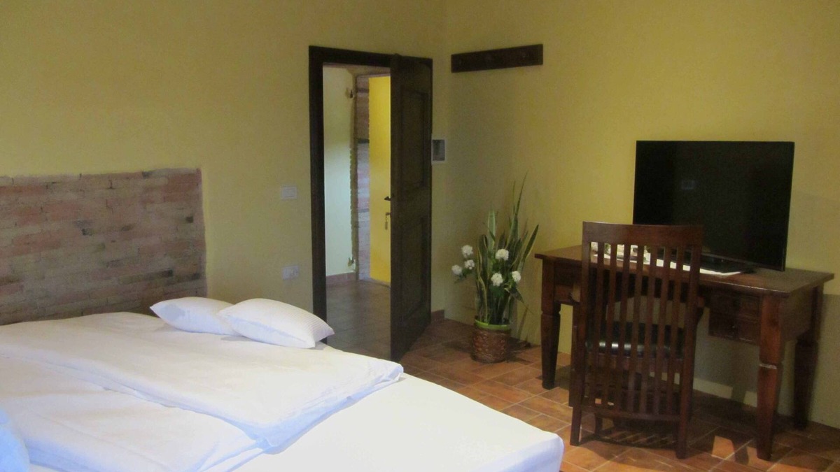 Sassetta Apartment | Classic Double Antique