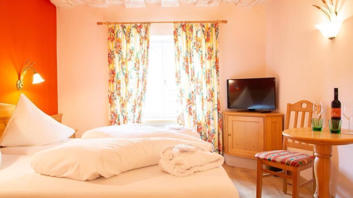 Ried House | Classic Double Room, Shower, Toilet - Hotel Försterhof, lebe pur gmbh.