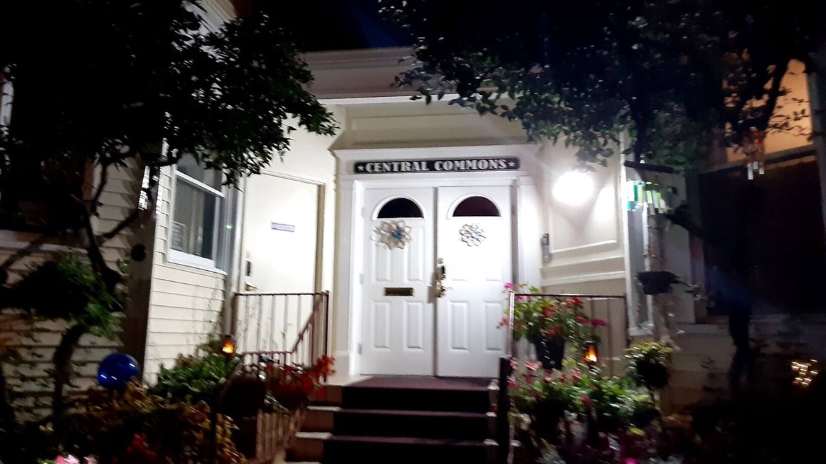 Sandusky House | ☆Classic Downtown Mansion☆ Shared Space with Private Suite