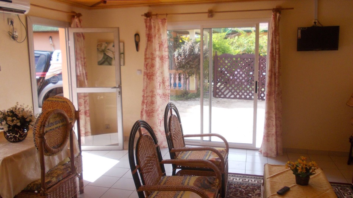 Kribi Apartment | Classic Ground Floor Apartment Morbihan Bathroom Shower-Sea View-Appart Family