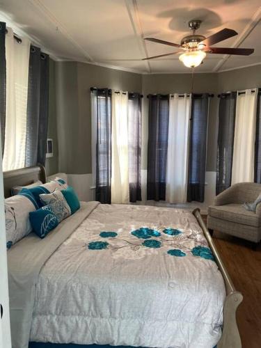 Schenectady Apartment | Classic King Suite Apartment