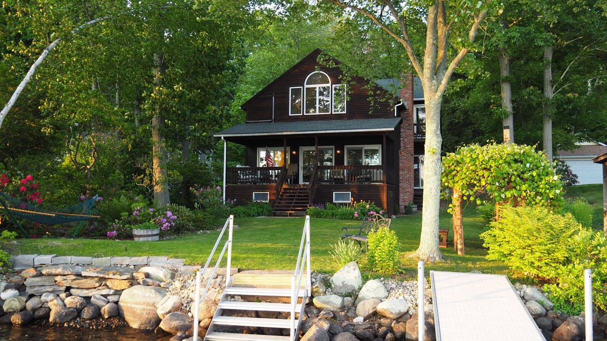 Lake Pocotopaug House | Classic Lake House w/private waterfront, 4 steps to water, FirePit/Kayaks/canoe