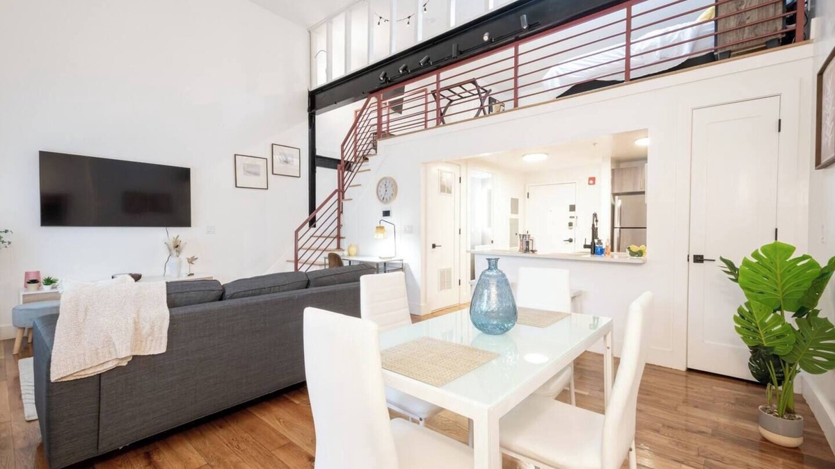 East Orange Apartment | Classic Loft King Bed 30 min NYC