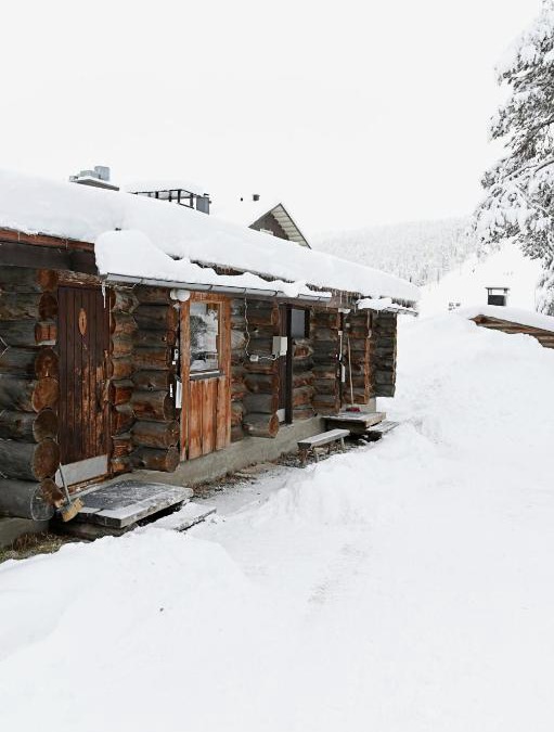 Sirkka Apartment | Classic Log Cabin Ski-in Ski-out