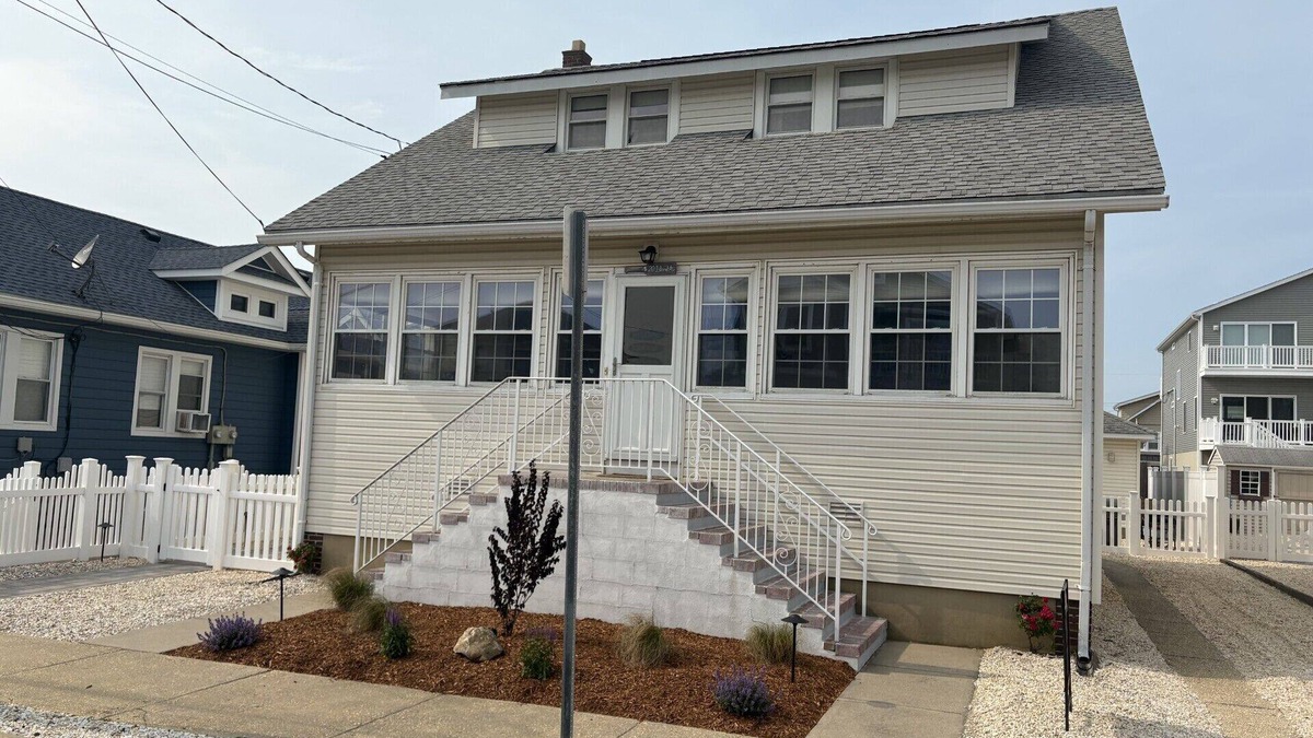 Ortley Beach House | Classic OCEAN BLOCK CAPE WITH 4 BR 2 BATHS.