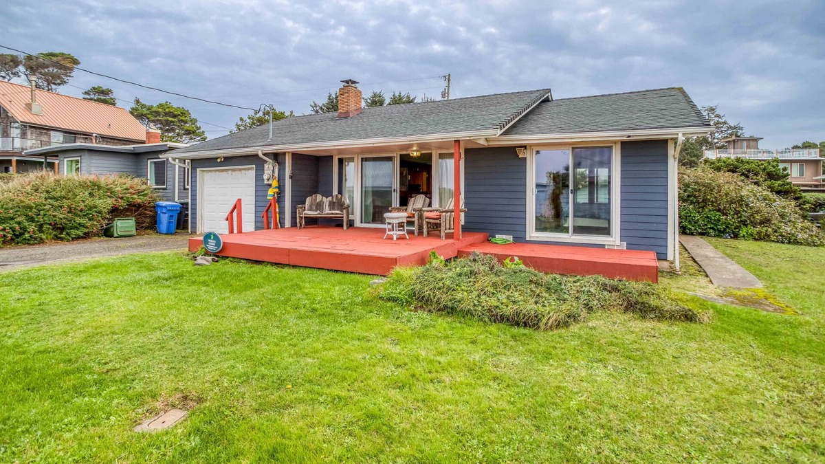 Waldport House | Classic Oregon Beach Home has private Deck, Fenced Yard, Fire Pit, and Hot Tub