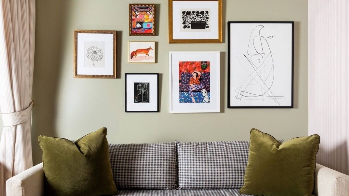 Hyde Park Hotel | Classic Room With Kitchenette In A Shopping Zone, Bring Your Pets!
