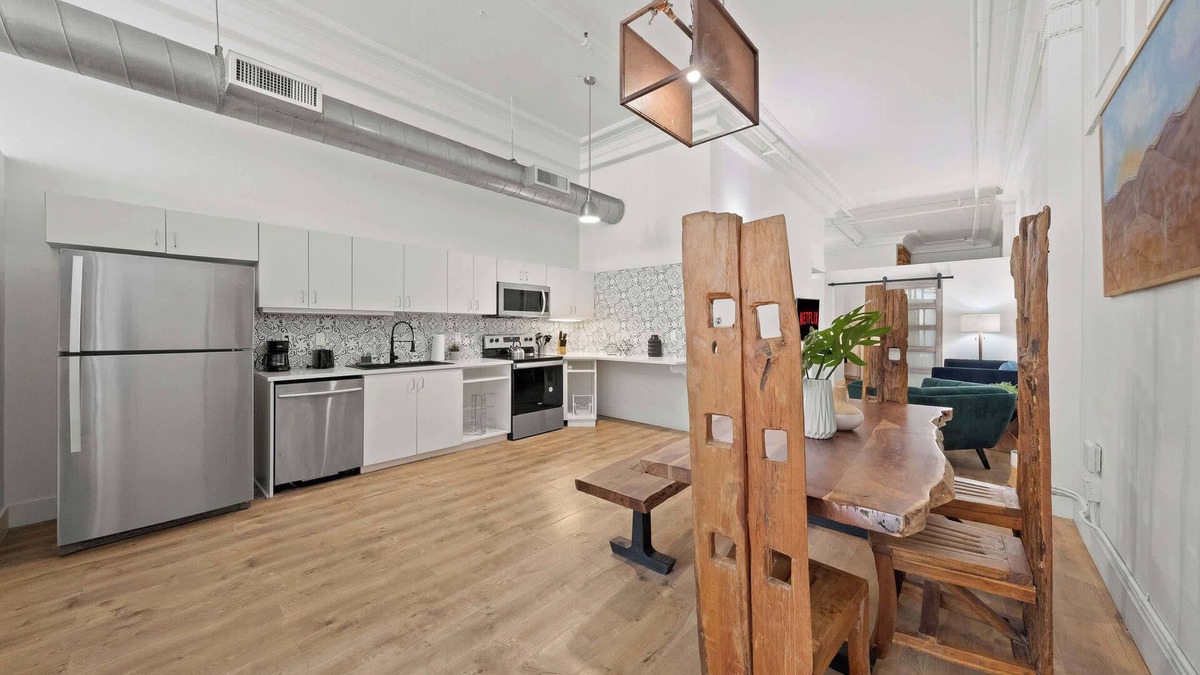 East Village Apartment | Classic SD Hotel Suite | Walk to Gaslamp & Park