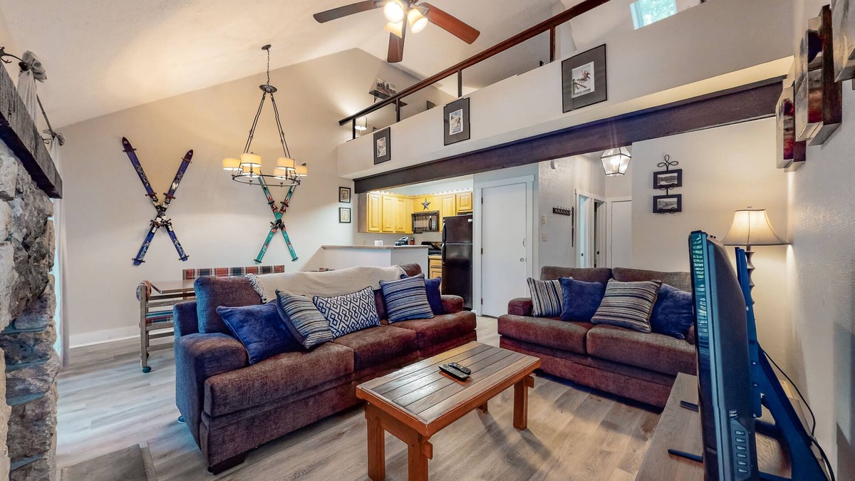 White Haven House | Classic ski-in/out townhouse & loft with deck, gas grill, and private W/D