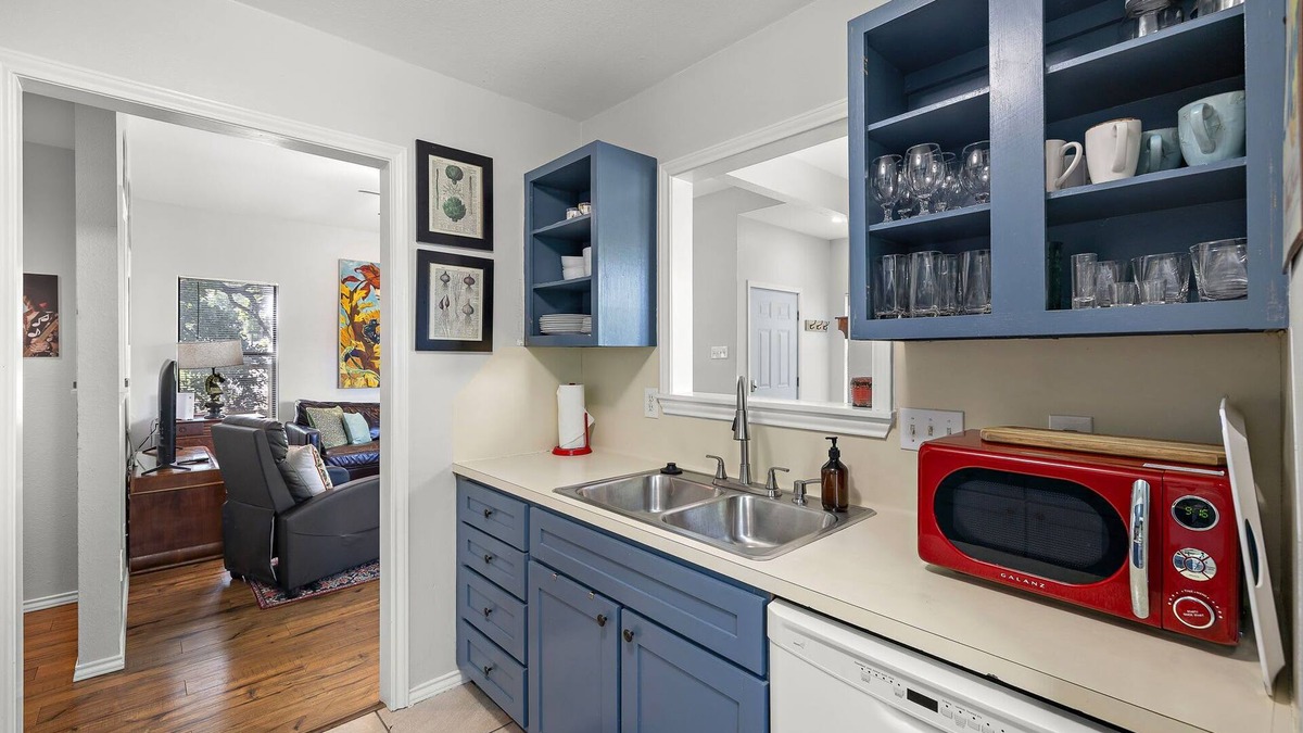 Bouldin House | Classic South 5th Getaway — Minutes to Downtown, Zilker & Rainey