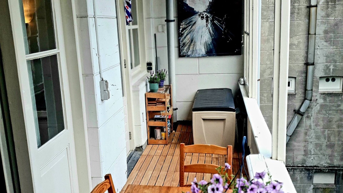 Delfshaven Apartment | Classic townhouse with nice canal views in centre
