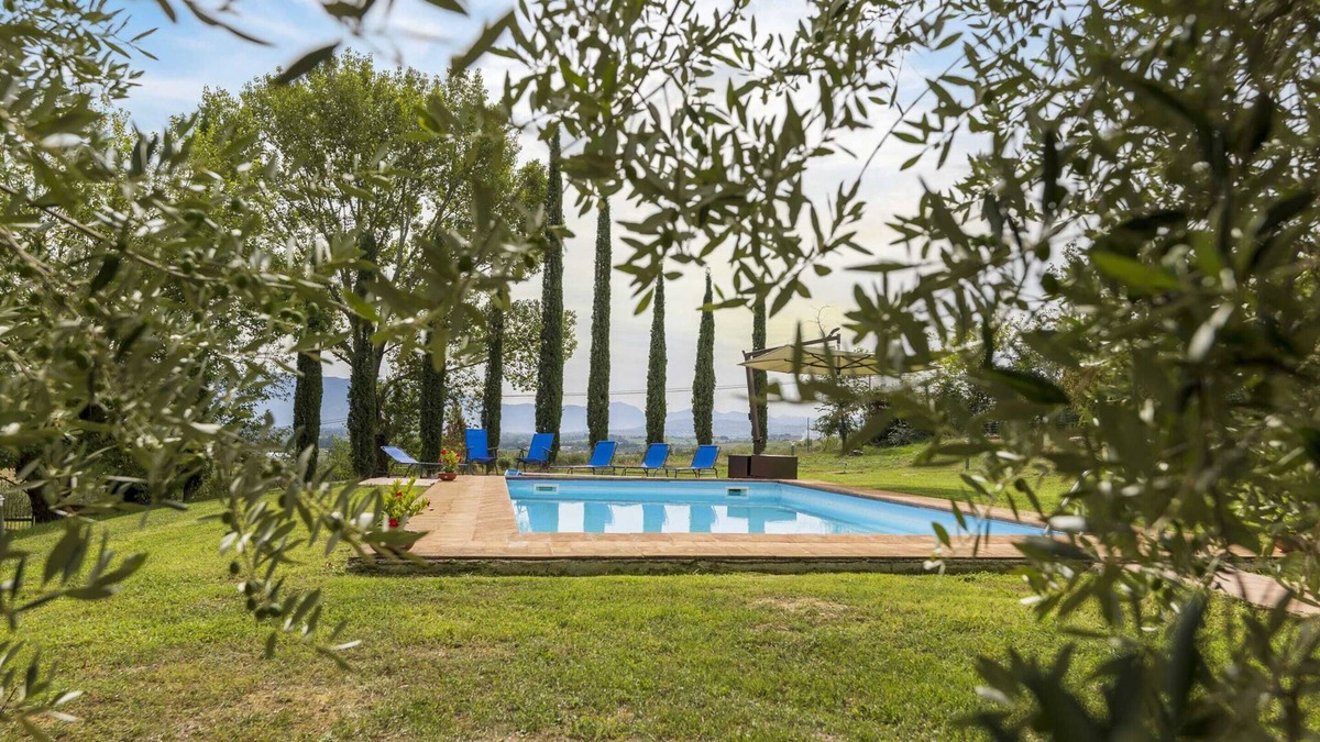 Cantalupo Villa | Classic Villa for Family With Pets
