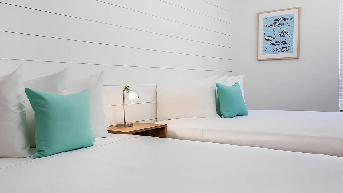 Islamorada Apartment | Classic Villa w/Ocean View & Balcony! Beach Access, FREE Parking & Breakfast