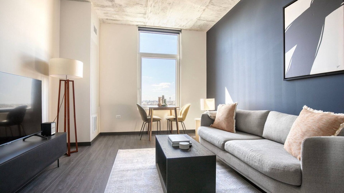 Near West Side Apartment | Classic West Loop 1BR w/Gym, near Fulton Market & I-90, by Blueground