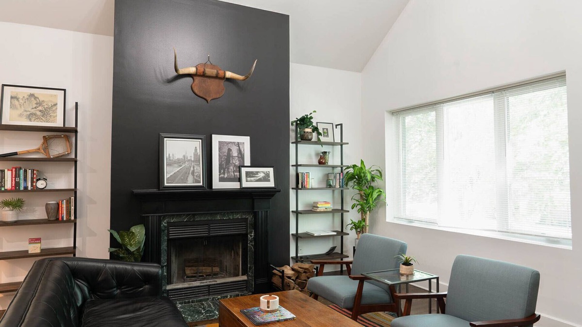Bucktown Cottage | Classic Workers Cottage in Vibrant Bucktown Chicago.
