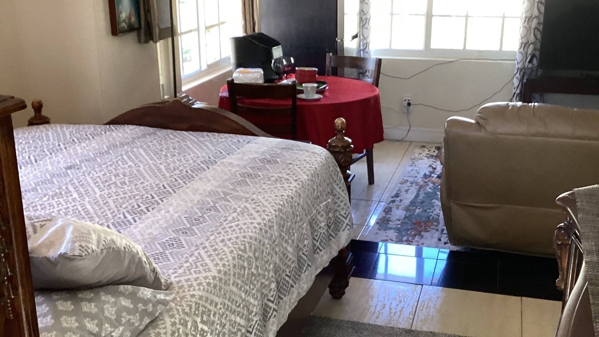 Miramar Apartment | CLASSY 1 BEDROOM APART. WITH POOL, WIFI & AC IN MIRAMAR, SLEEPS 2 OR MORE, WOW!