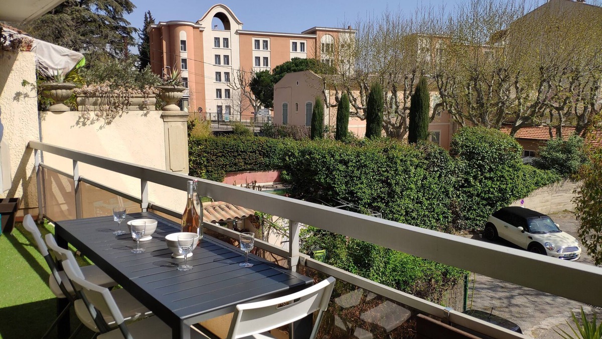 Couronne Urbaine Apartment | Classy 4-star 2-bedroom apartment in the center of Aix with parking and terrace