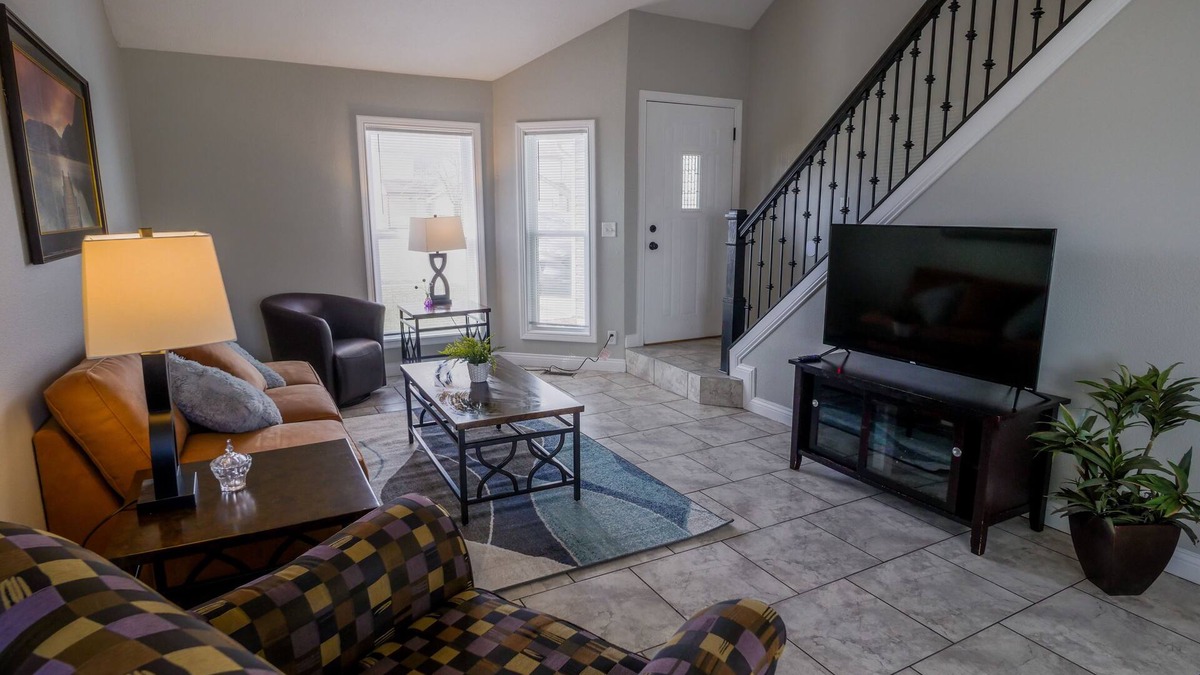Lafayette House | Classy, Charming, Comfy 2 BR
